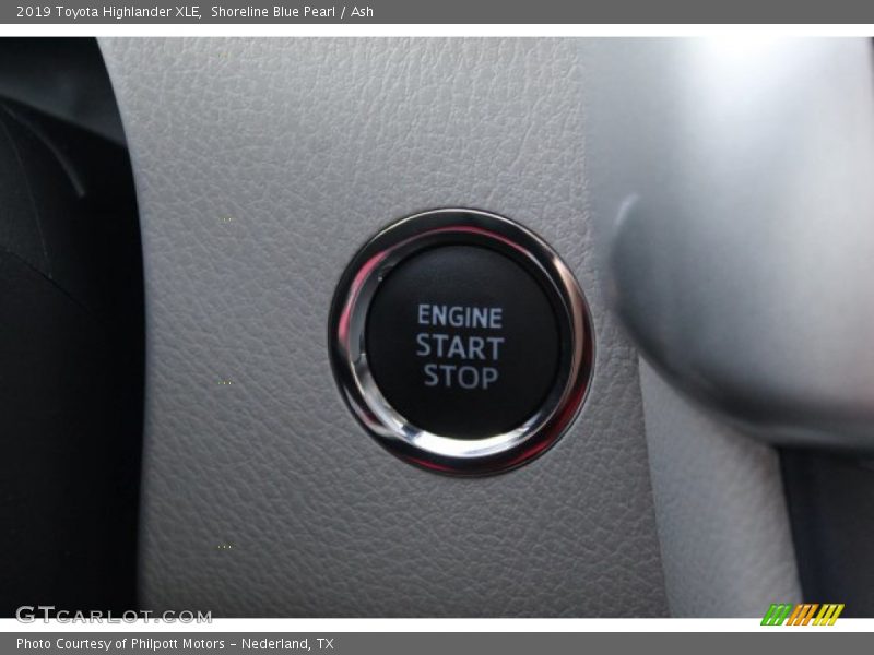 Shoreline Blue Pearl / Ash 2019 Toyota Highlander XLE