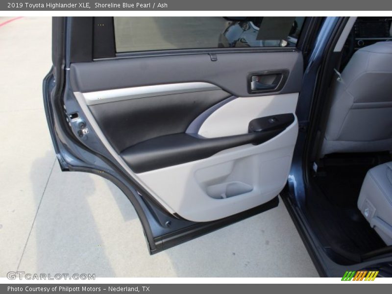 Shoreline Blue Pearl / Ash 2019 Toyota Highlander XLE