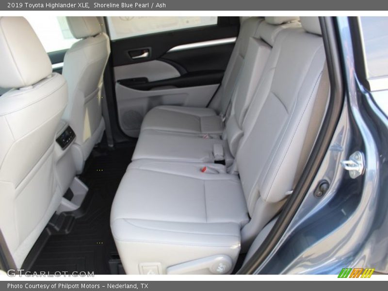 Shoreline Blue Pearl / Ash 2019 Toyota Highlander XLE