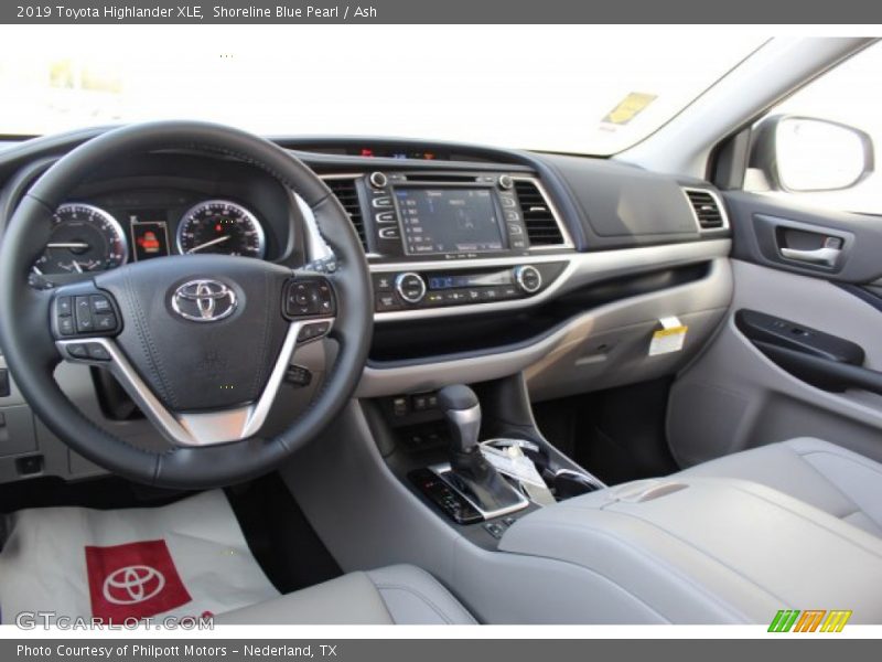 Shoreline Blue Pearl / Ash 2019 Toyota Highlander XLE