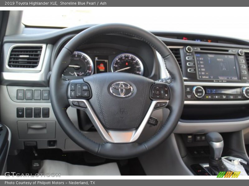 Shoreline Blue Pearl / Ash 2019 Toyota Highlander XLE