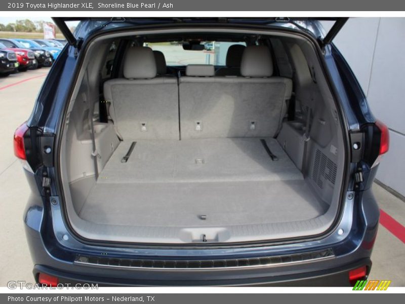 Shoreline Blue Pearl / Ash 2019 Toyota Highlander XLE