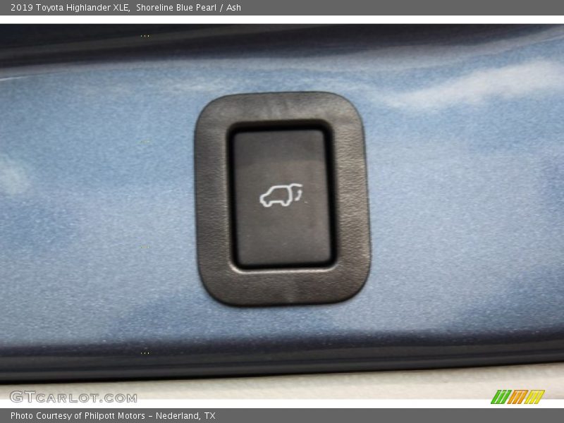 Shoreline Blue Pearl / Ash 2019 Toyota Highlander XLE