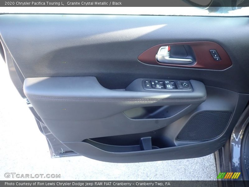 Granite Crystal Metallic / Black 2020 Chrysler Pacifica Touring L