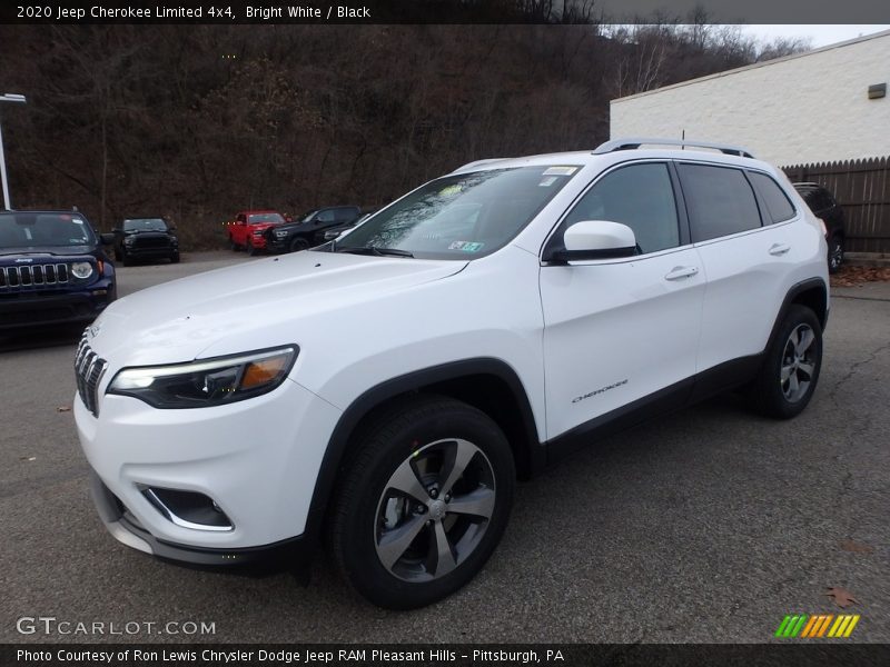 Front 3/4 View of 2020 Cherokee Limited 4x4