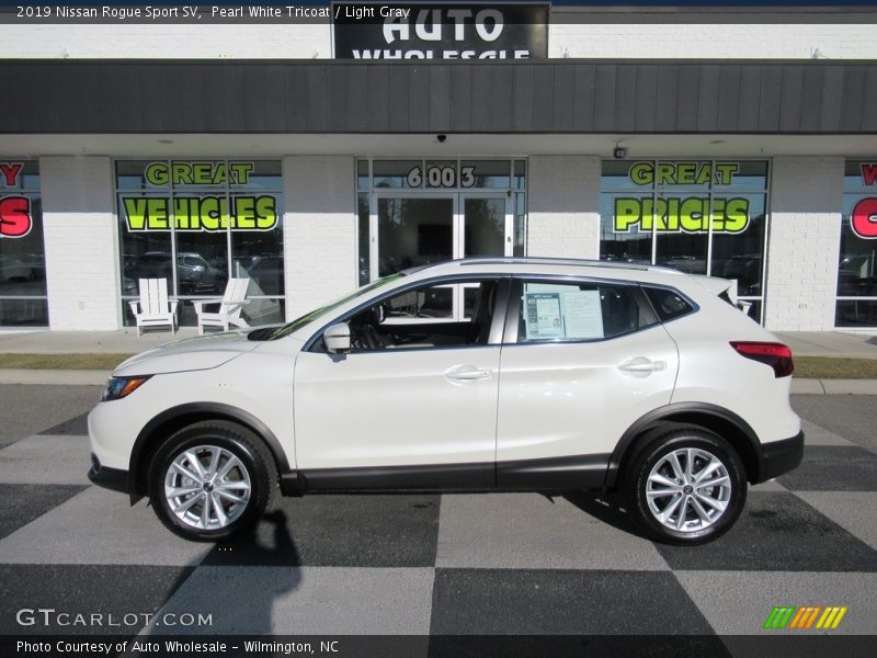 Pearl White Tricoat / Light Gray 2019 Nissan Rogue Sport SV