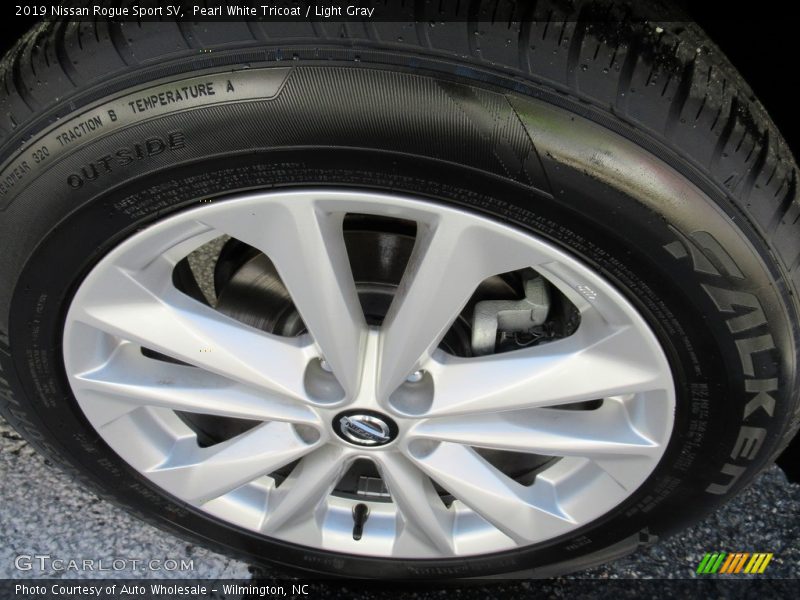 Pearl White Tricoat / Light Gray 2019 Nissan Rogue Sport SV