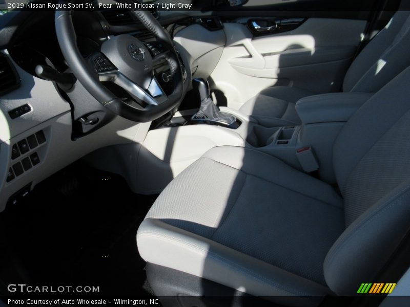Pearl White Tricoat / Light Gray 2019 Nissan Rogue Sport SV