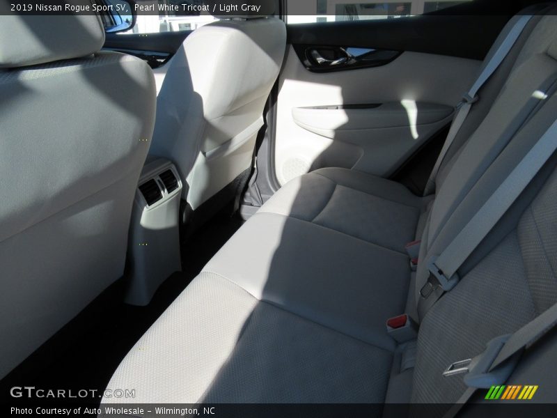 Pearl White Tricoat / Light Gray 2019 Nissan Rogue Sport SV