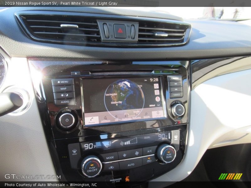 Pearl White Tricoat / Light Gray 2019 Nissan Rogue Sport SV