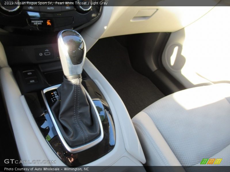 Pearl White Tricoat / Light Gray 2019 Nissan Rogue Sport SV