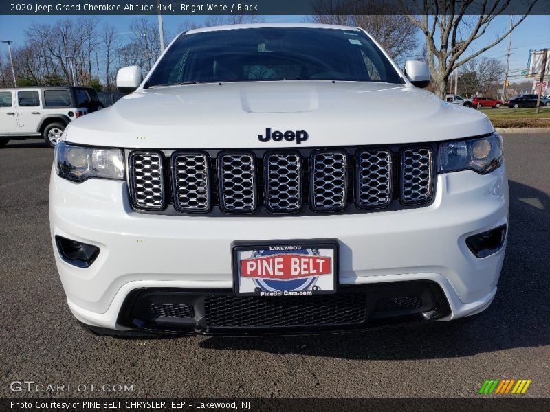 Bright White / Black 2020 Jeep Grand Cherokee Altitude 4x4