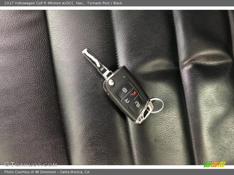 Keys of 2017 Golf R 4Motion w/DCC. Nav.