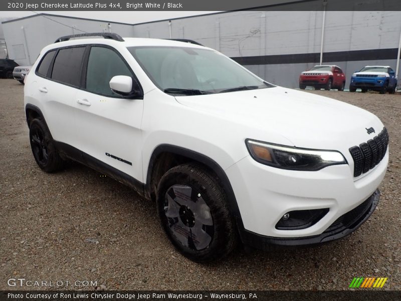 Front 3/4 View of 2020 Cherokee Latitude Plus 4x4