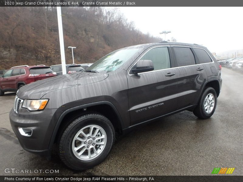 Front 3/4 View of 2020 Grand Cherokee Laredo E 4x4