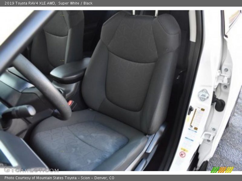 Super White / Black 2019 Toyota RAV4 XLE AWD