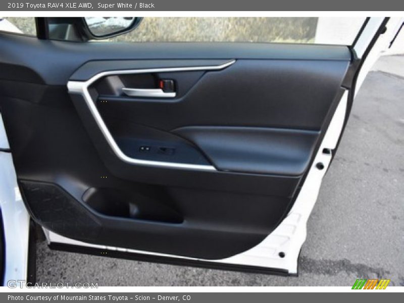 Super White / Black 2019 Toyota RAV4 XLE AWD