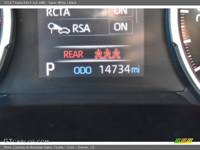 Super White / Black 2019 Toyota RAV4 XLE AWD