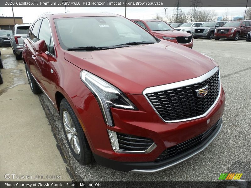 Front 3/4 View of 2020 XT5 Premium Luxury AWD