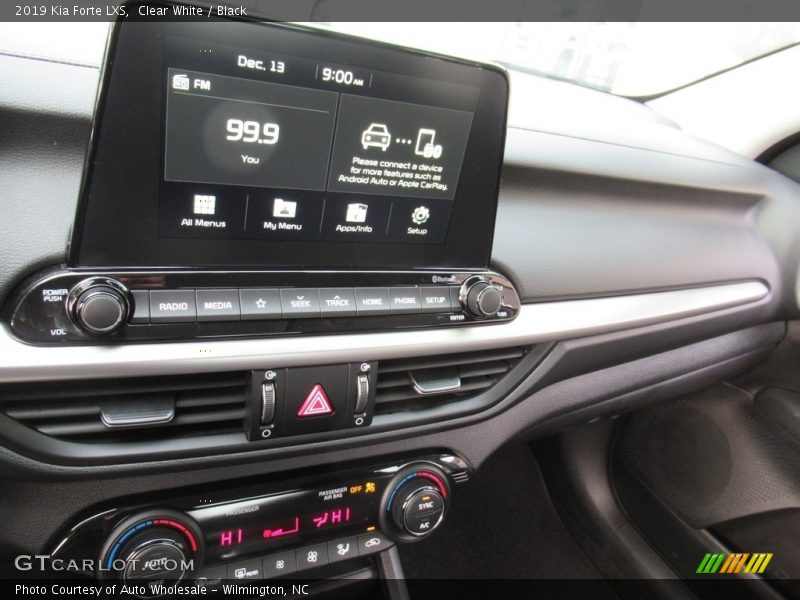 Clear White / Black 2019 Kia Forte LXS