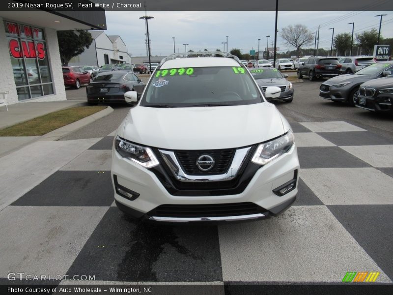Pearl White / Charcoal 2019 Nissan Rogue SV