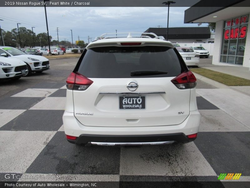 Pearl White / Charcoal 2019 Nissan Rogue SV