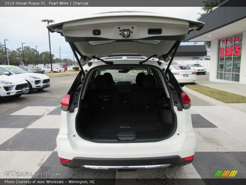 Pearl White / Charcoal 2019 Nissan Rogue SV
