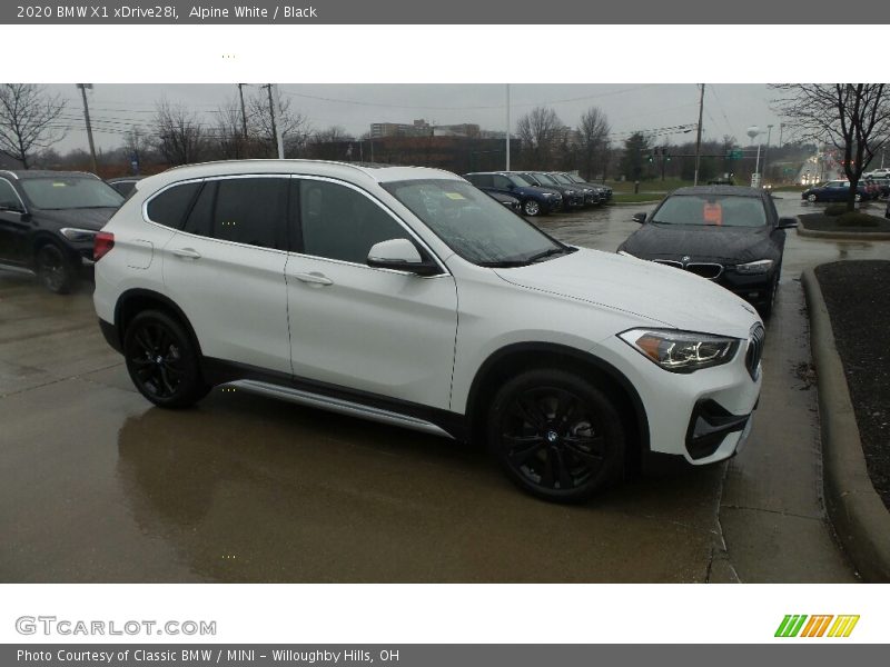 Alpine White / Black 2020 BMW X1 xDrive28i
