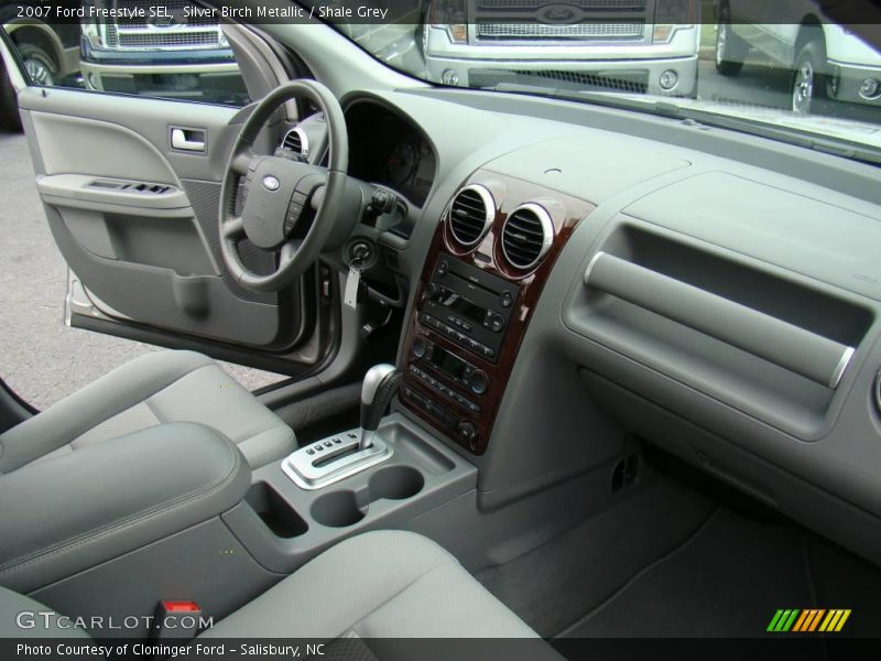 Silver Birch Metallic / Shale Grey 2007 Ford Freestyle SEL