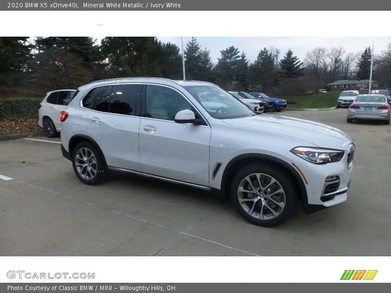 Front 3/4 View of 2020 X5 xDrive40i