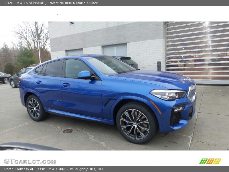 Front 3/4 View of 2020 X6 xDrive40i