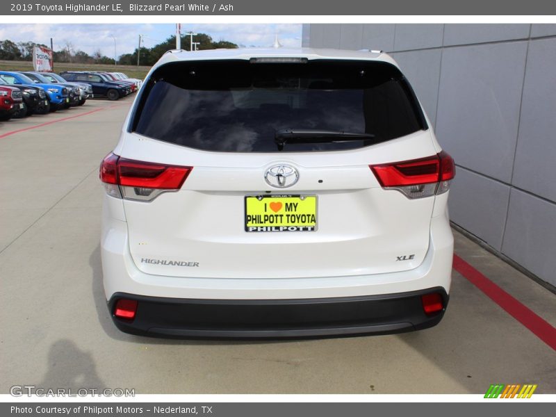 Blizzard Pearl White / Ash 2019 Toyota Highlander LE