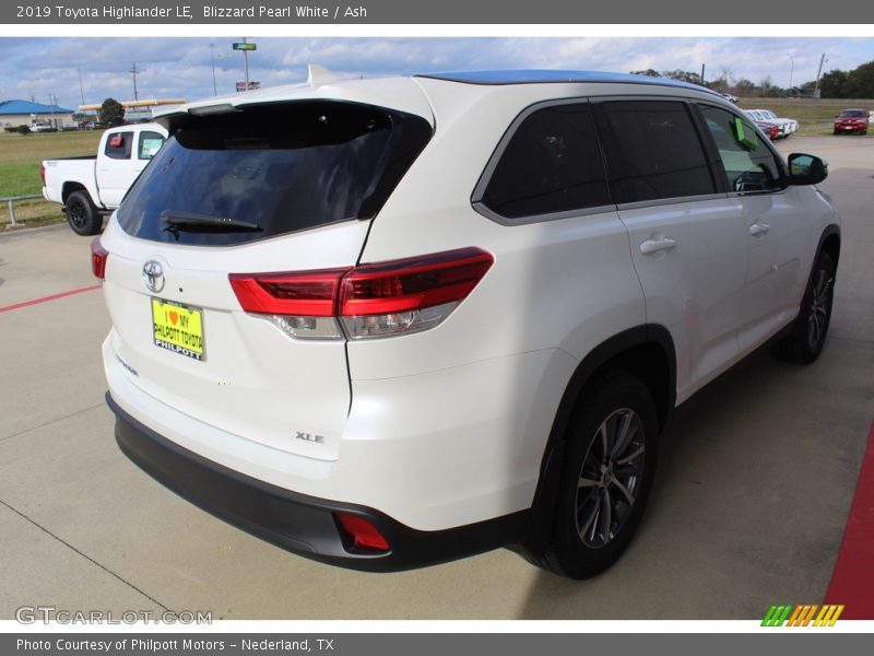 Blizzard Pearl White / Ash 2019 Toyota Highlander LE