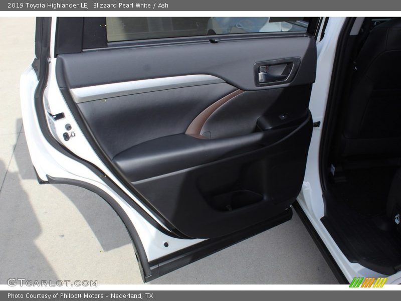 Blizzard Pearl White / Ash 2019 Toyota Highlander LE
