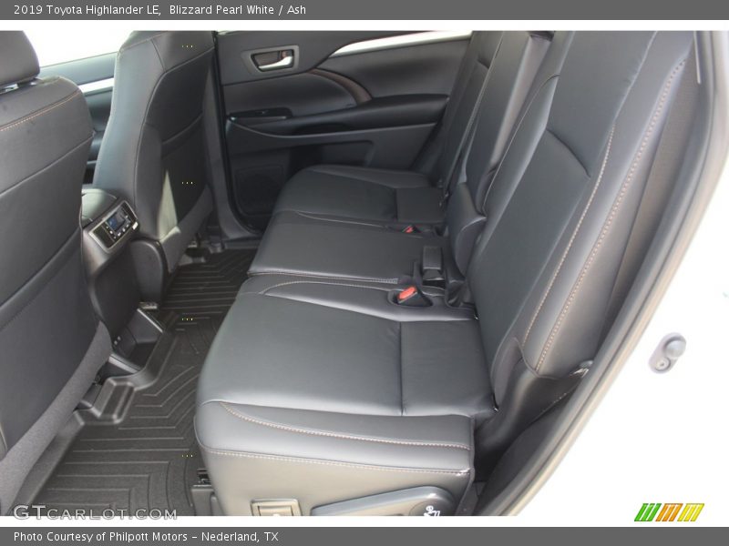 Blizzard Pearl White / Ash 2019 Toyota Highlander LE