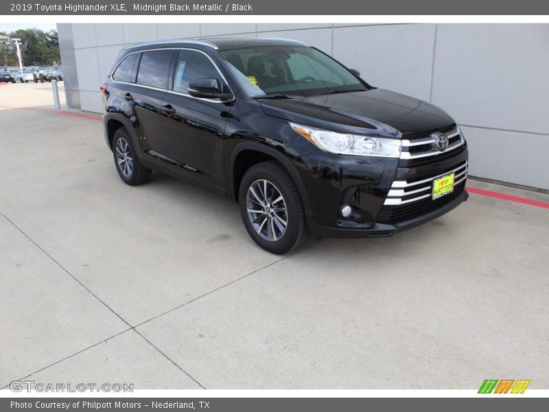 Midnight Black Metallic / Black 2019 Toyota Highlander XLE