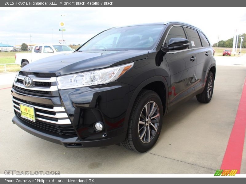 Midnight Black Metallic / Black 2019 Toyota Highlander XLE