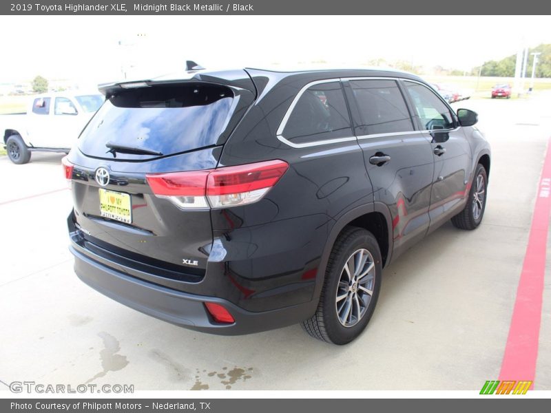 Midnight Black Metallic / Black 2019 Toyota Highlander XLE