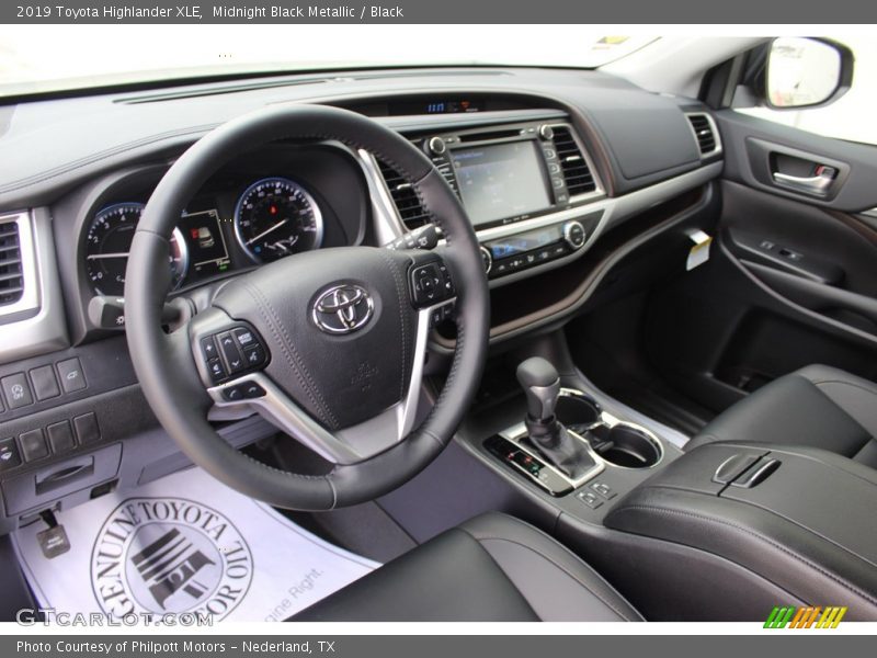 Midnight Black Metallic / Black 2019 Toyota Highlander XLE