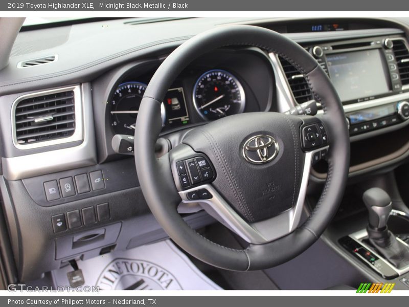 Midnight Black Metallic / Black 2019 Toyota Highlander XLE