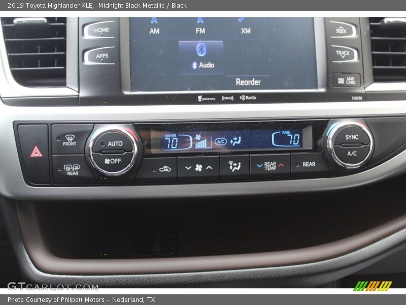 Midnight Black Metallic / Black 2019 Toyota Highlander XLE