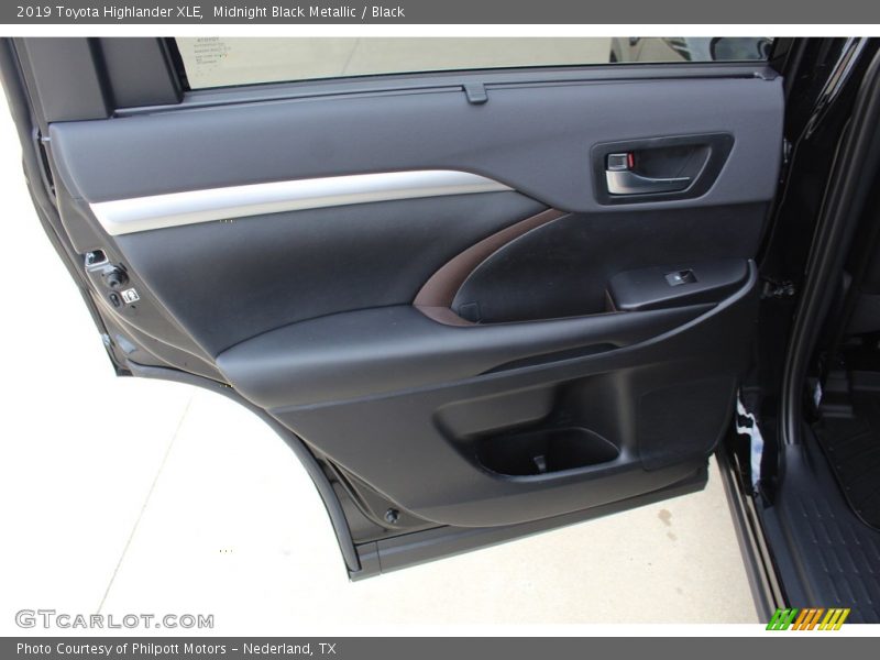 Midnight Black Metallic / Black 2019 Toyota Highlander XLE