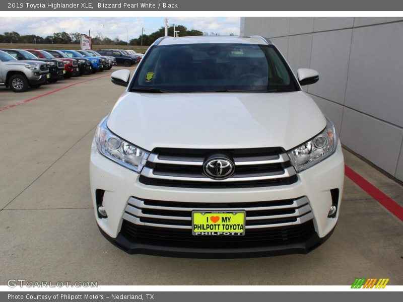 Blizzard Pearl White / Black 2019 Toyota Highlander XLE