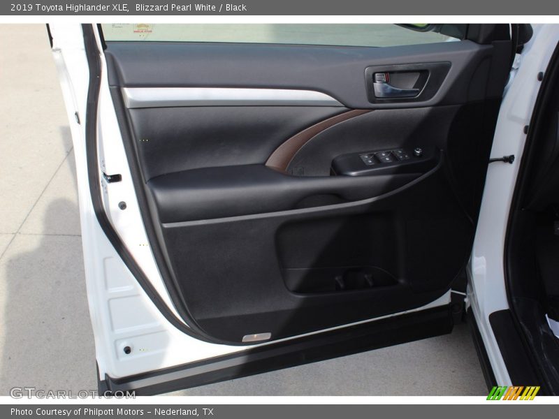 Blizzard Pearl White / Black 2019 Toyota Highlander XLE
