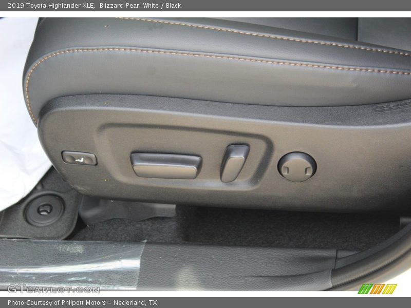 Blizzard Pearl White / Black 2019 Toyota Highlander XLE