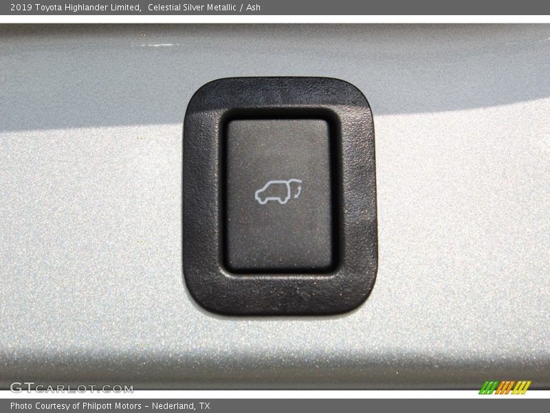 Celestial Silver Metallic / Ash 2019 Toyota Highlander Limited