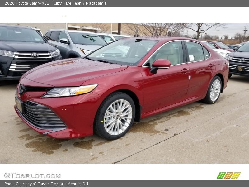 Front 3/4 View of 2020 Camry XLE