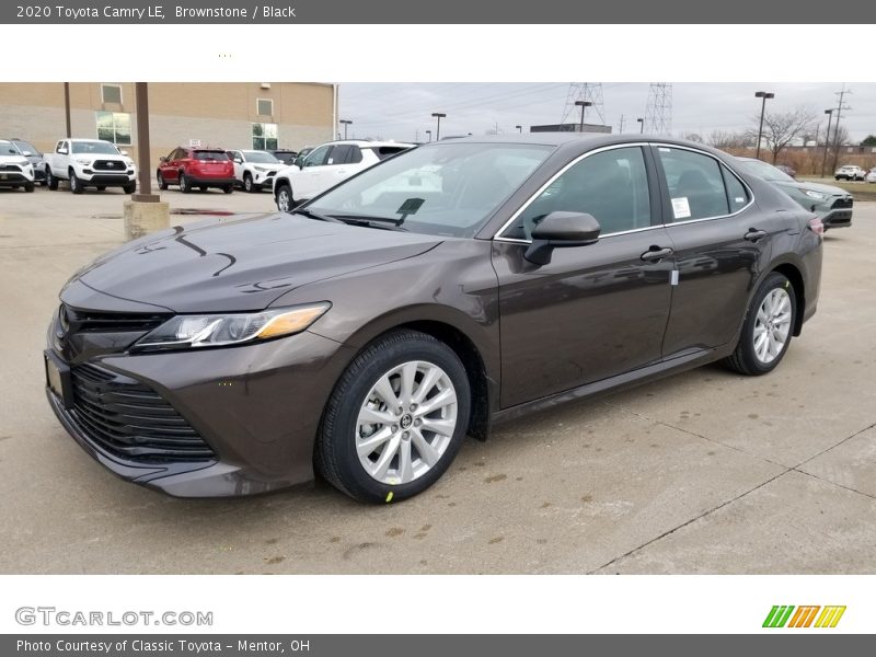 Front 3/4 View of 2020 Camry LE