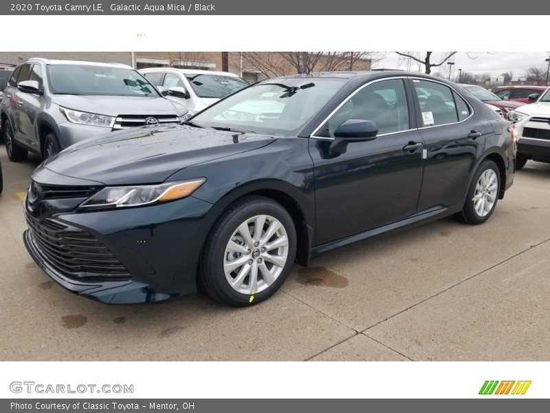 Front 3/4 View of 2020 Camry LE