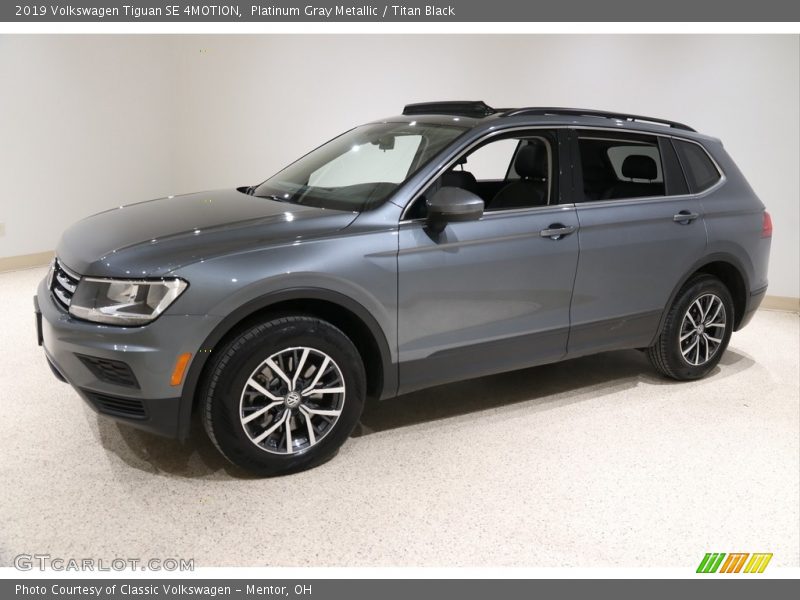 Platinum Gray Metallic / Titan Black 2019 Volkswagen Tiguan SE 4MOTION
